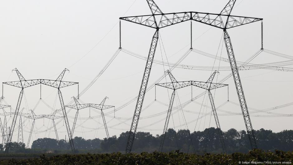 Ukraine: Russia targets energy grid, thousands without power