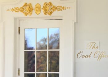 Design Experts Trash Trump’s Tacky Oval Office Redesign