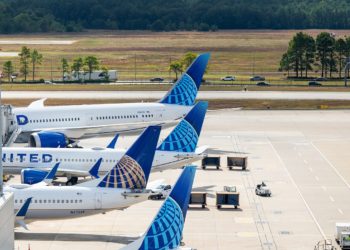 What travelers should expect at airports as FAA cuts flights across the country