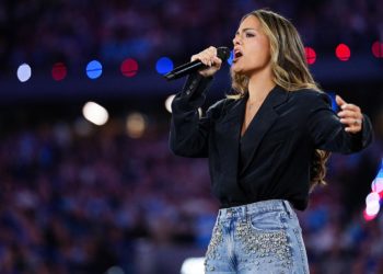 World Series national anthem singers deliver electric performances before Game 7
