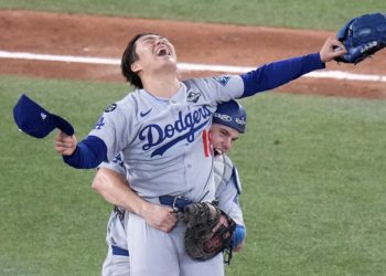 Yamamoto completes outstanding October with Game 7 heroics, World Series MVP