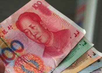 Yuan topples dollar in China’s trade, but hits speed bumps