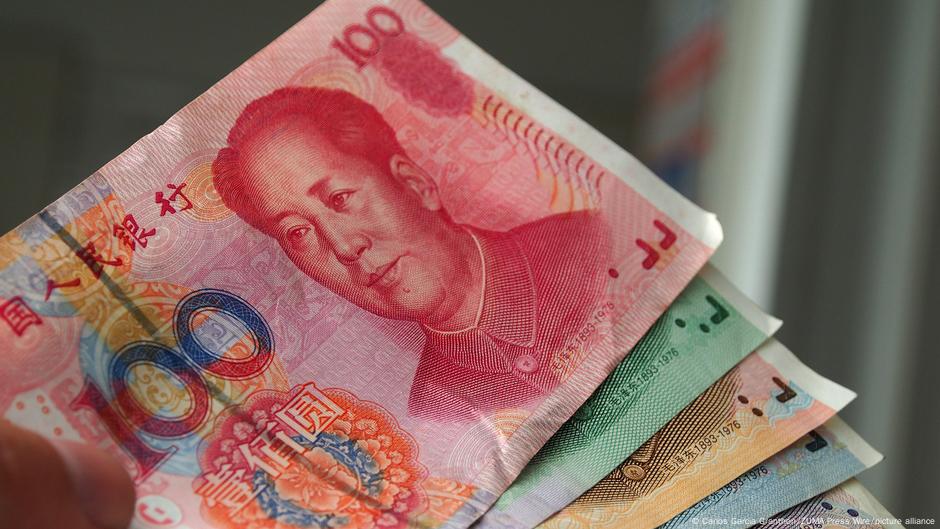 Yuan topples dollar in China’s trade, but hits speed bumps