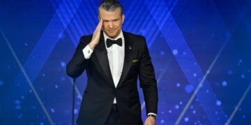 Pentagon Pete Invites Cherry-Picked Press Lackeys to Fancy Tour