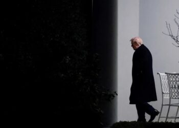 ‘Not a hotel’: Ex-White House calligrapher daunted by signs Trump’s draped over building