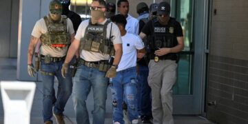 WATCH: ICE agent sympathizes with protestors but declines to speak due to ‘cameras’