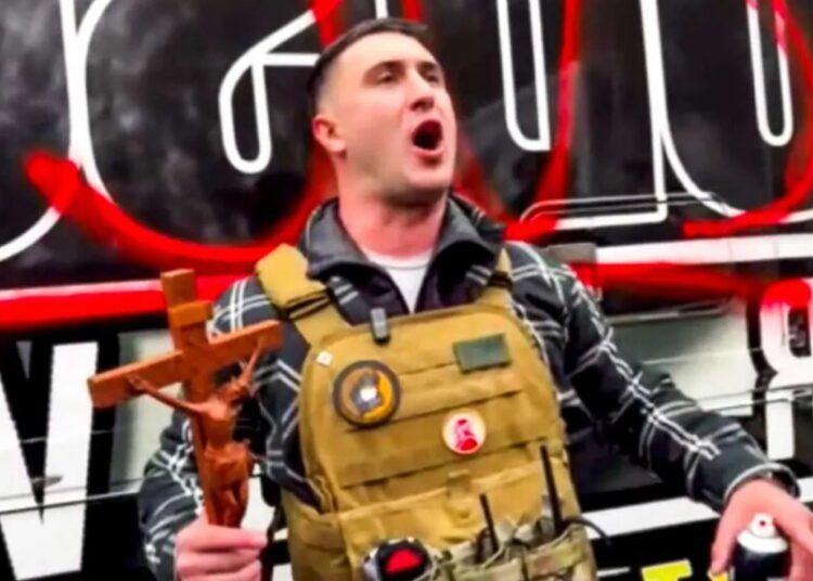 ‘They’re outbreeding our women!’ Pardoned J6er leads anti-Muslim protest for ‘white race’