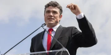 Top Trump official uncorks call to ’round up’ migrants