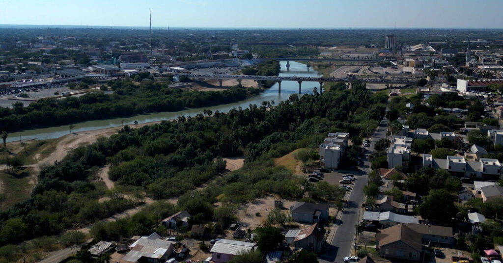 Trump’s All-but-Forgotten Border Wall Reaches an Angry Laredo, Texas
