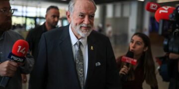 ‘These people!’ Ethics guru dismayed as Mike Huckabee scrambles to excuse cash grab