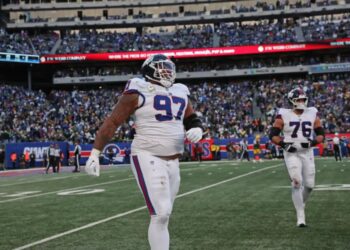 Dexter Lawrence willing his way back into Giants lineup while dealing with elbow injury