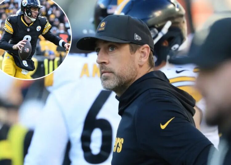 Aaron Rodgers grappling with ‘at least three fractures’ in wrist as QB set for Steelers return