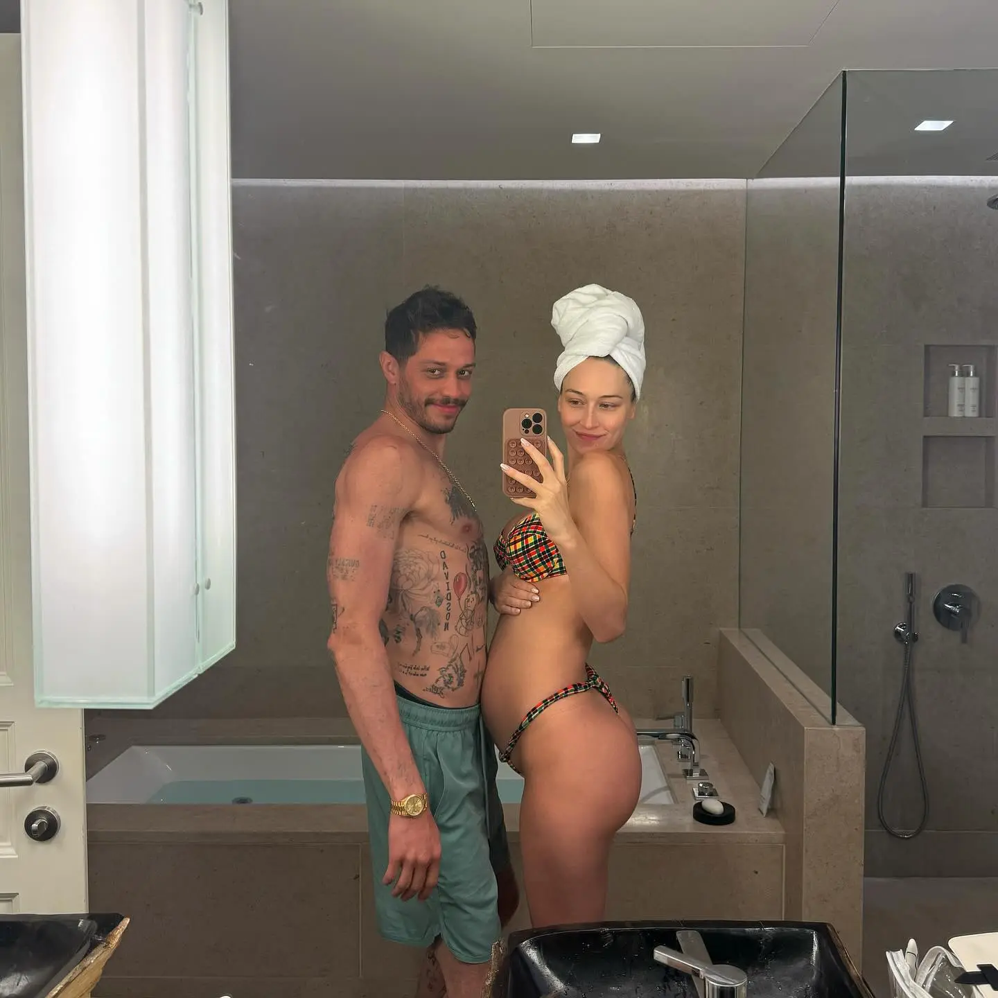 Pete Davidson and his pregnant girlfriend Elsie Hewitt in a bathroom selfie.