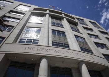 Heritage board member resigns over organization’s defense of Tucker Carlson