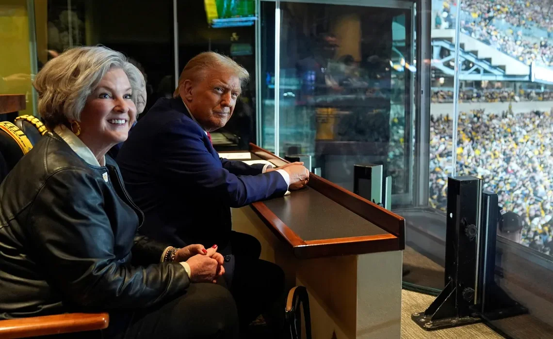 ‘Run now’: Ex-GOP strategist warns top Trump adviser she’s ‘becoming the target of MAGA’