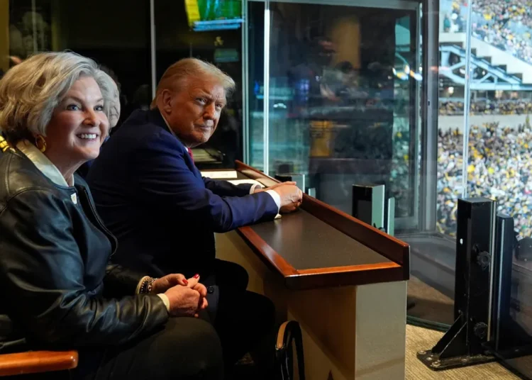 ‘Run now’: Ex-GOP strategist warns top Trump adviser she’s ‘becoming the target of MAGA’