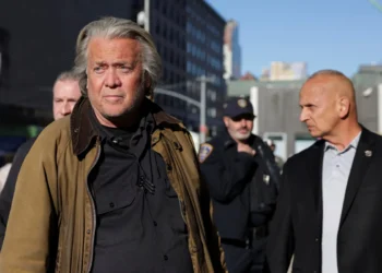 ‘Gutless’: Trump ally challenges ‘stinky’ Steve Bannon to official bare-knuckle boxing row