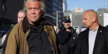 ‘Gutless’: Trump ally challenges ‘stinky’ Steve Bannon to official bare-knuckle boxing row