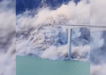 Video shows part of newly built bridge in China collapsing in seconds