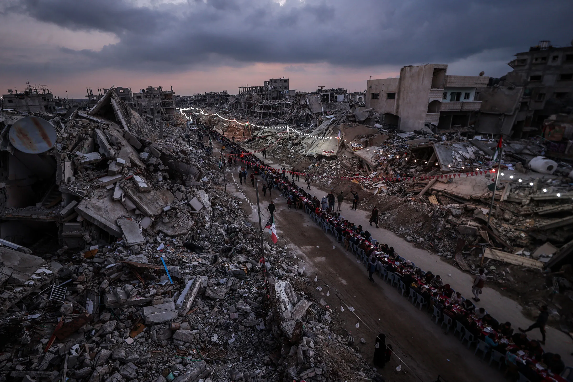 Mass iftar dinner held in Rafah on the first day of Ramadan