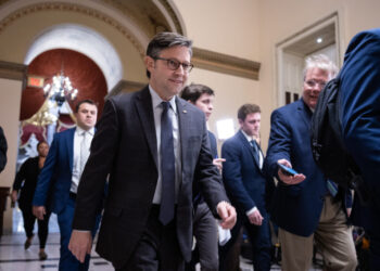 Mike Johnson set to huddle with Indiana Republicans amid redistricting fight