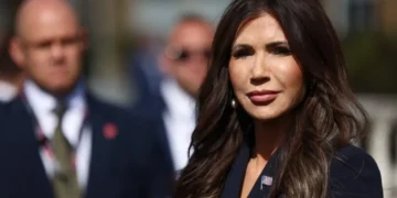 DHS Secretary Kristi Noem admits to handing out ‘fake’ bonus checks for photo op: report