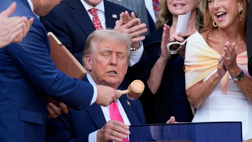 ‘Inept’: Analyst in awe watching Trump admin’s ’embarrassing’ fumbles