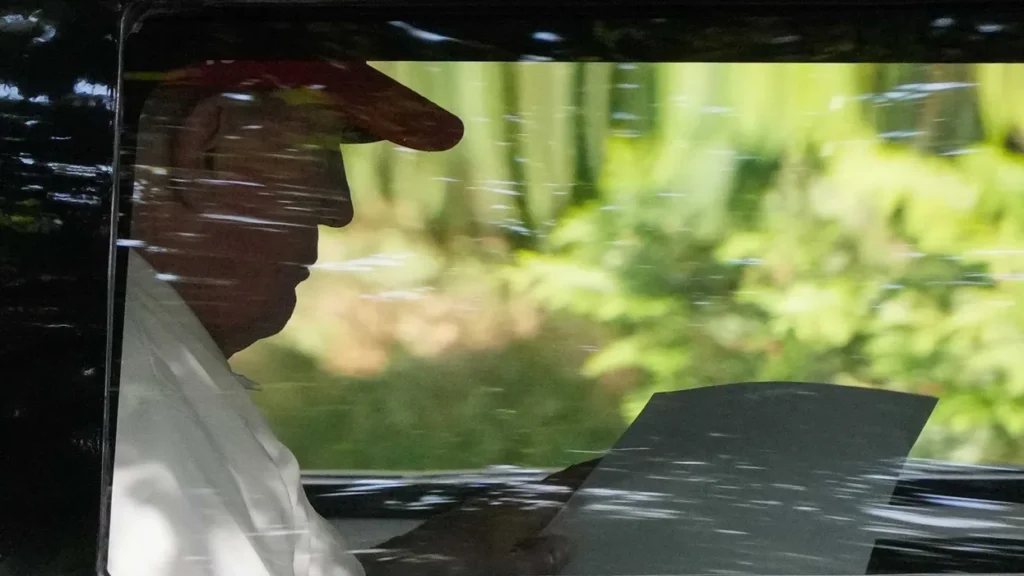 New Trump photo sparks internet frenzy: ‘Seems to be aging by a year every week’