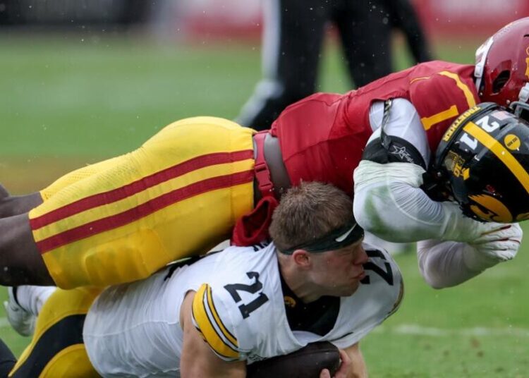 USC keeps its playoff hopes alive with downpour of toughness against Iowa