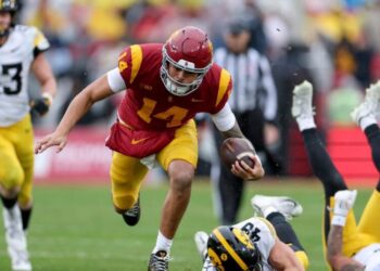 USC shuts out Iowa in second half to rally for a victory
