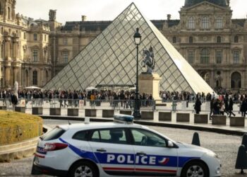 4 more arrested in $102M Louvre jewel heist, Paris prosecutor says