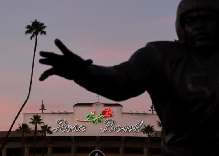 Should they stay or should they go? UCLA greats weigh in on the Rose Bowl debate