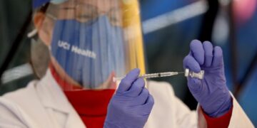 UC registered nurses ratify contract that guarantees a minimum 18.5% increase in pay