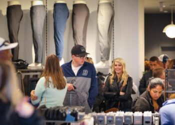 Why ‘yoga pants and cheeseburgers’ matter more than AI for the latest economic outlook