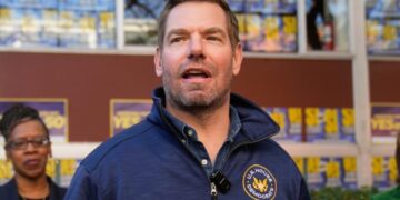 Swalwell’s gubernatorial campaign picks up steam as Cloobeck exits race to endorse him