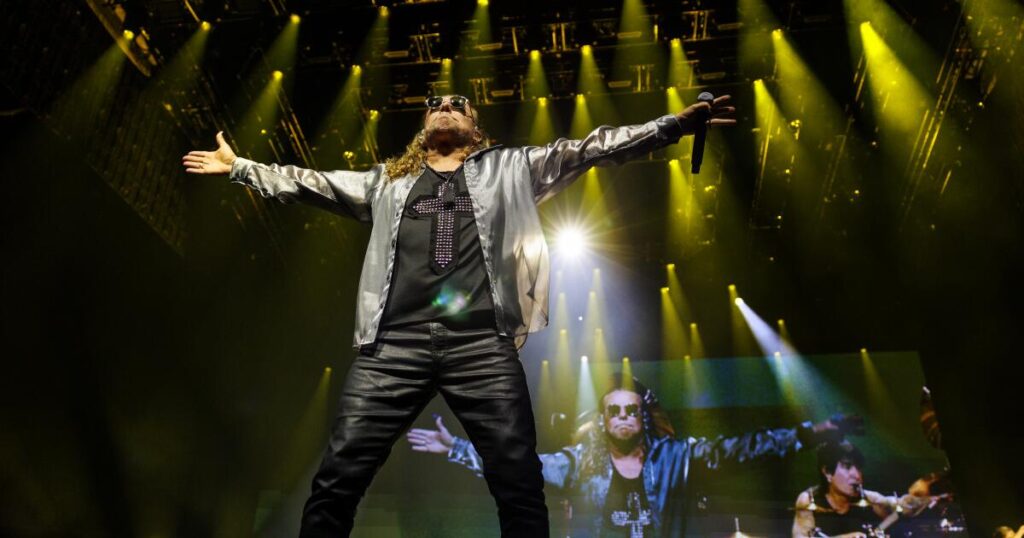 With record-breaking Forum performance, Maná gets crowned as the ‘Kings of L.A.’
