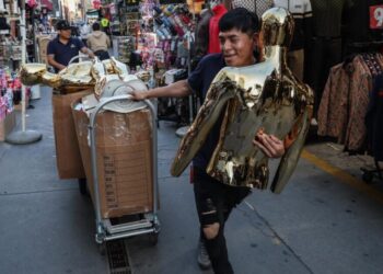 Battered by ICE raids, L.A.’s Fashion District desperately needs Black Friday miracle