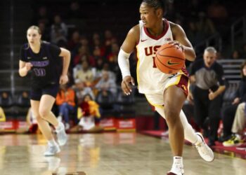 Kara Dunn helps USC women shake off poor start to defeat Portland