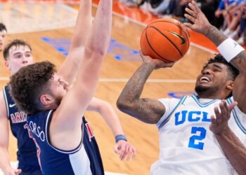 No. 15 UCLA can’t stop Jaden Bradley late, falling to No. 5 Arizona for first loss
