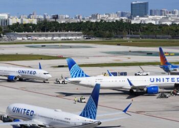 FAA lifts flight restrictions, allowing commercial airlines to resume regular schedules