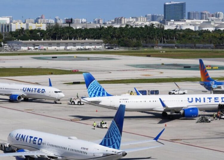 FAA lifts flight restrictions, allowing commercial airlines to resume regular schedules