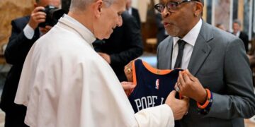 Pope Leo XIV celebrates movies with Hollywood stars, urges inclusion of marginal voices