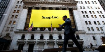 Snapchat is nearing 1 billion monthly users. Why can’t it turn a profit?