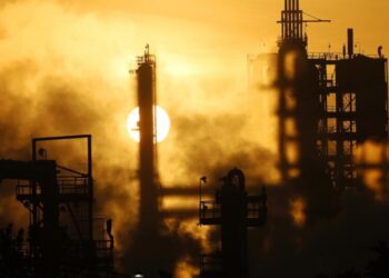 California could get its first gasoline pipeline. Would that lower gas prices?