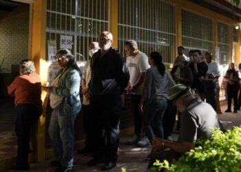 Hondurans vote to elect new president in a close race under shadow of Trump’s surprise intervention