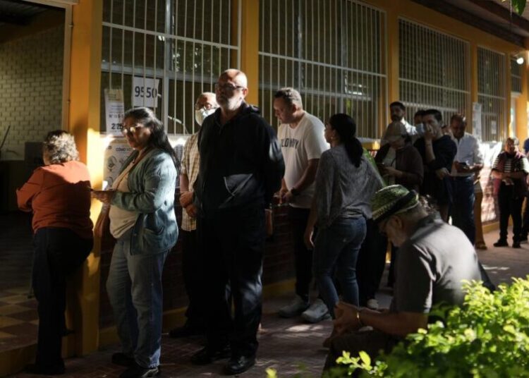 Hondurans vote to elect new president in a close race under shadow of Trump’s surprise intervention