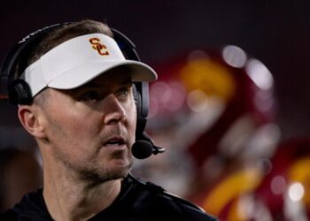 Lincoln Riley urges USC players to embrace pressure during high-stakes game against Iowa