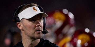 Lincoln Riley urges USC players to embrace pressure during high-stakes game against Iowa