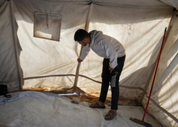 First major rains of the season pummel Gaza and destroy makeshift shelters