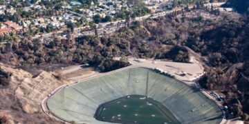 Even a full reservoir wouldn’t have ensured water in Palisades fire, California officials say